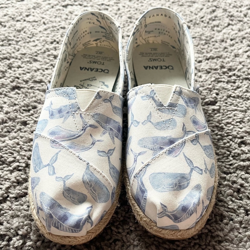 NWOT Tom’s Womens Oceana Watercolor Blue Whale Shoes, Size 7